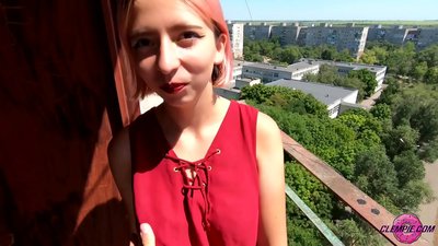 Ka ngotea e te tauira taikaha te tangata ke i te tuawhenua - cum on his face